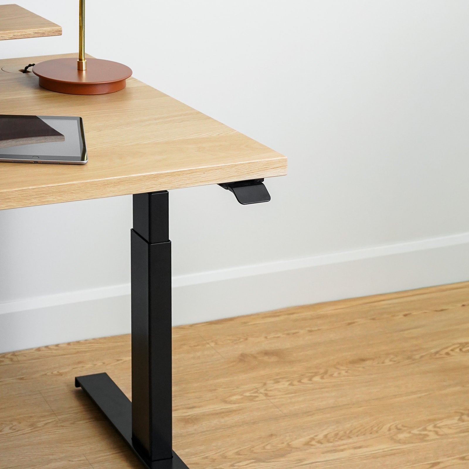 Bureau assis-debout en bois massif