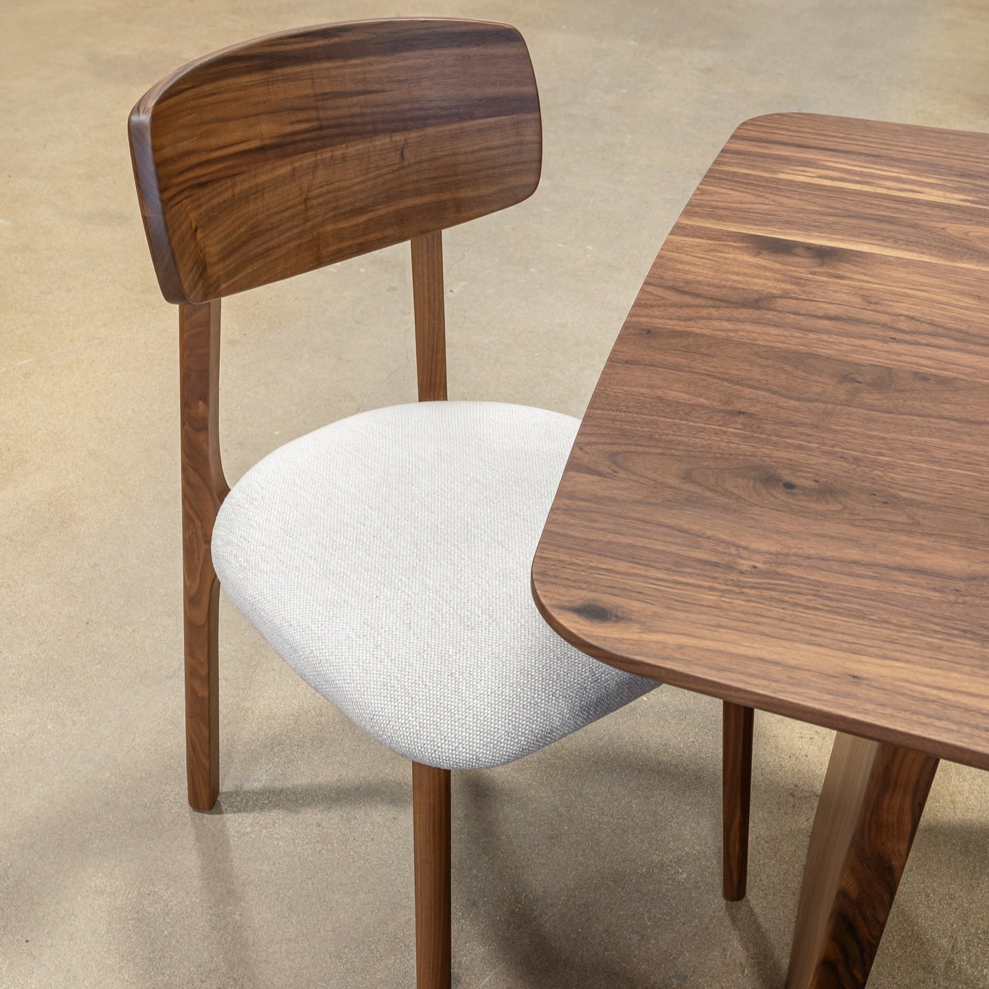 Tabouret en bois massif